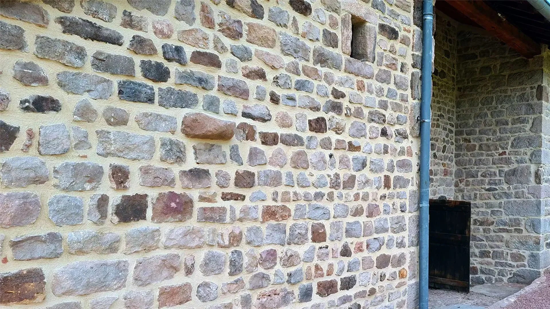 Travaux de joint de pierre à Issoire - Rénovation de joints de pierre et façade
